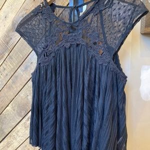 Free People XS flowy boho top with lace floral details
